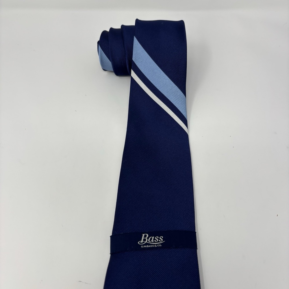 NWT Bass Men's Silk Necktie Navy Blue W/ Stripe Minimalist 58x3.5